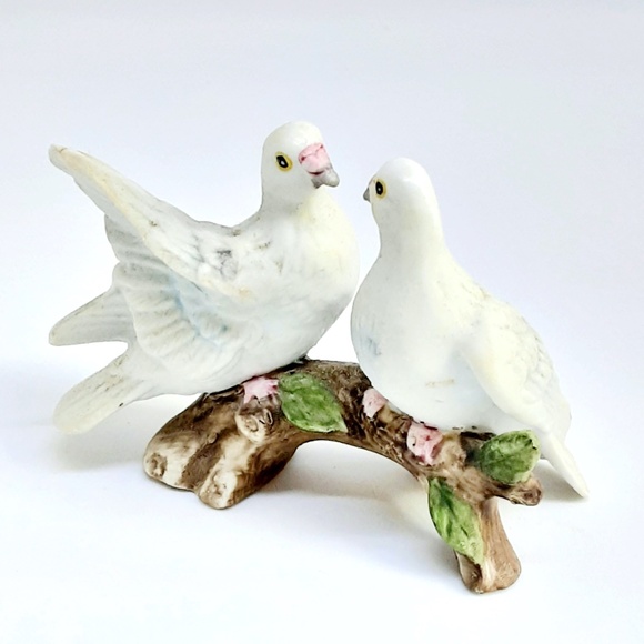 Lefton ❤️ Love Birds ❤️ Porcelain Bisque Doves on a Branch - Picture 9 of 9